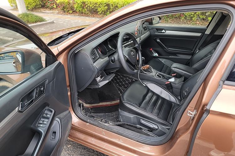 Used Volkswagen Lamando 2015 230TSI DSG Fashion Edition
