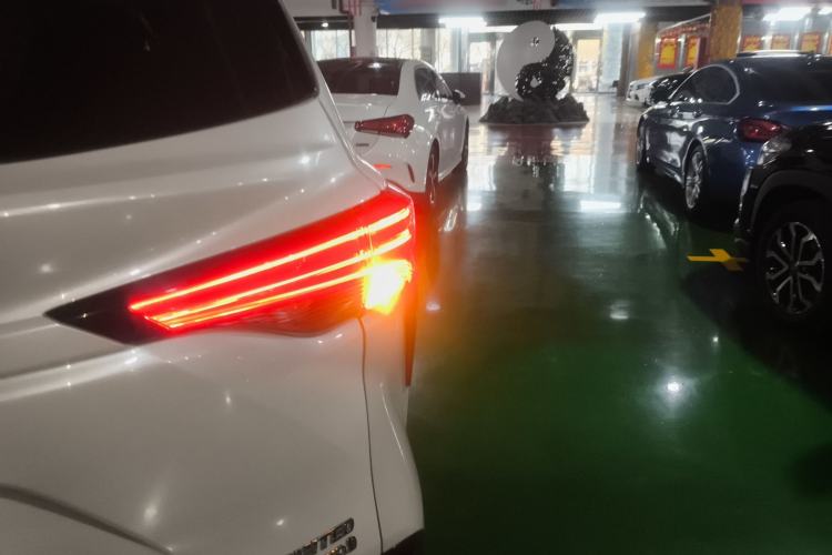 Used Toyota SIENNA 2023 2.5L Hybrid Deluxe Edition Right Rear Taillight