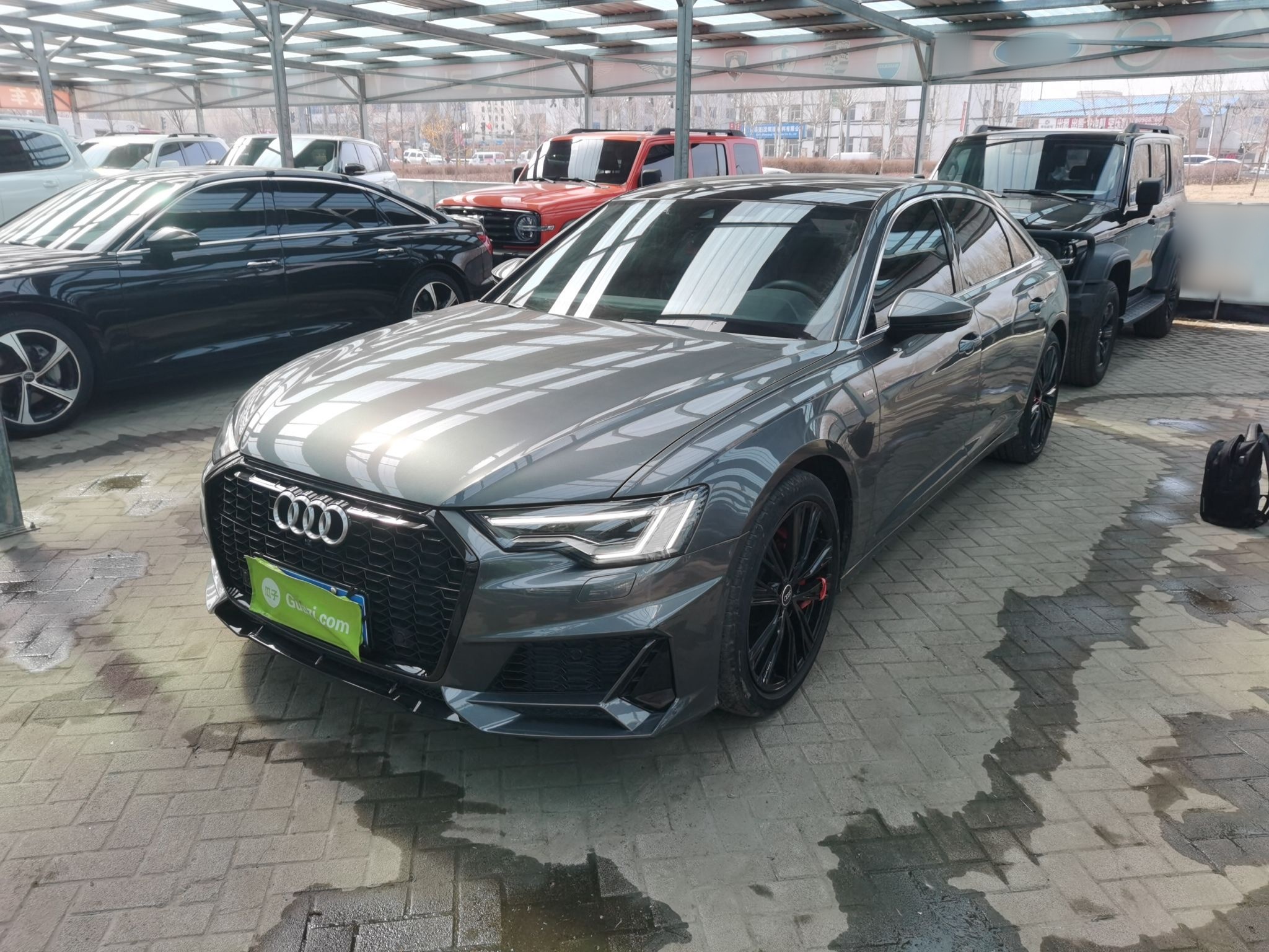 Под передней частью автомобиля