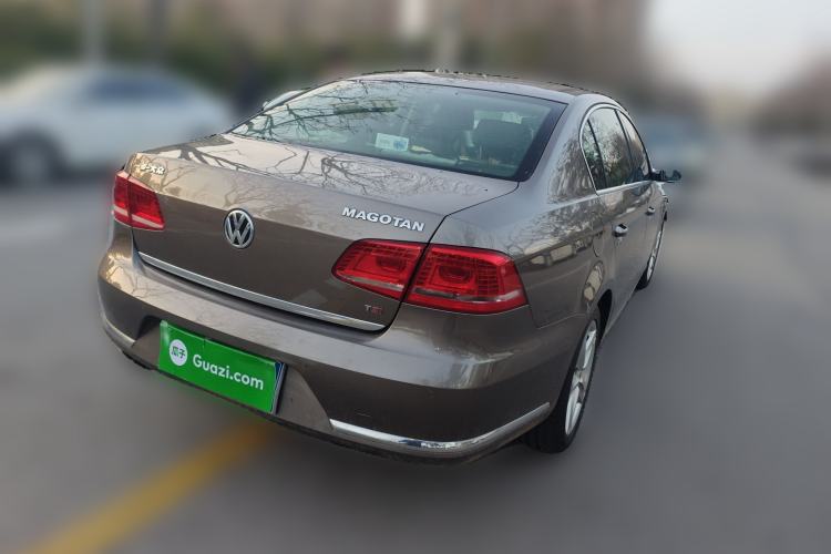 Used Volkswagen Magotan 2016 1.8TSI Luxury Comfort Model Rear Right 45 Deg