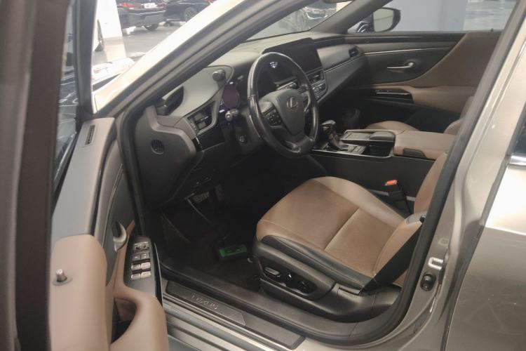 Used Lexus ES 2021 200 Excellence Edition

