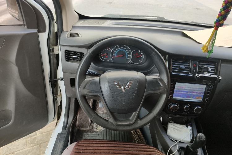 Used Wuling Rongguang V 2016 1.5L Standard Version