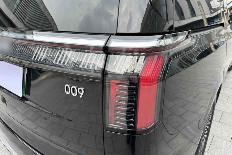 Used Zeekr 009 2024 7-Seater Walk-Through Version Four-Wheel Drive 108 kWh Exterior 11