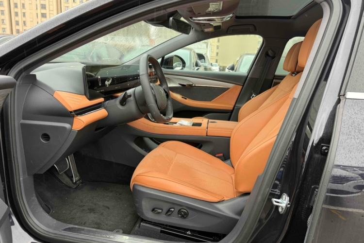 Used VOYAH PASSION 2024 PHEV Four-Wheel Drive Ultra-Long Range Flagship Model
