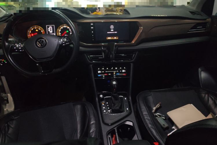 Used Volkswagen Tharu 2021 280TSI Two-Wheel-Drive Luxury Plus Edition Center Console