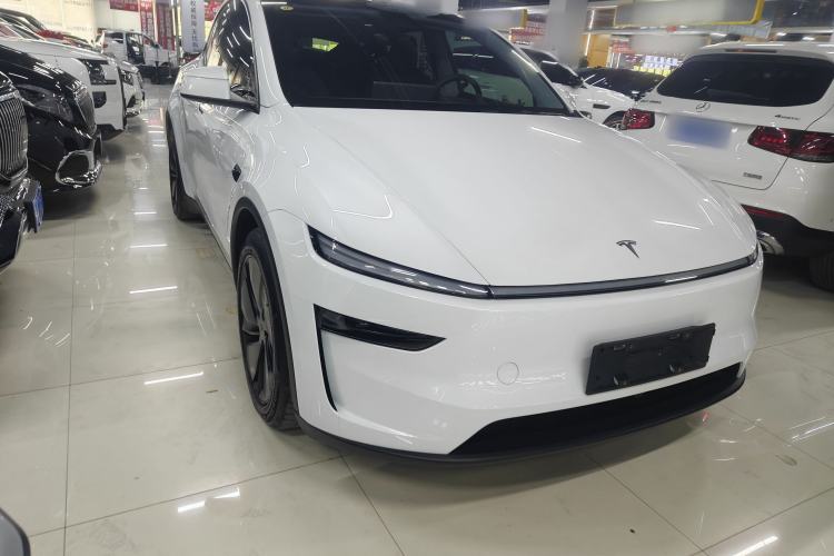 Used Tesla Model Y 2025 Long-Range All-Wheel-Drive Version