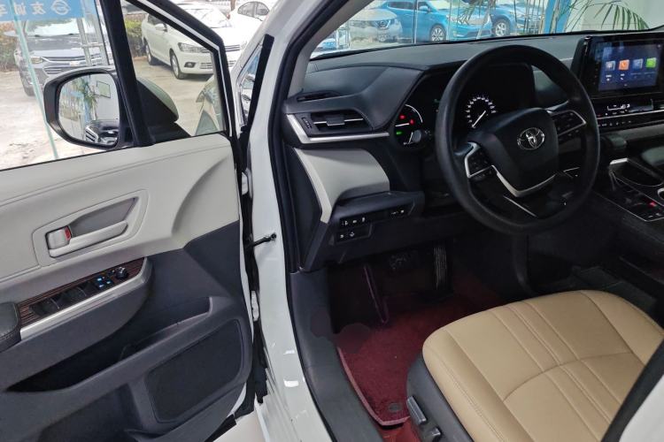 Used Toyota Sienna 2023 2.5L Hybrid Comfort Edition