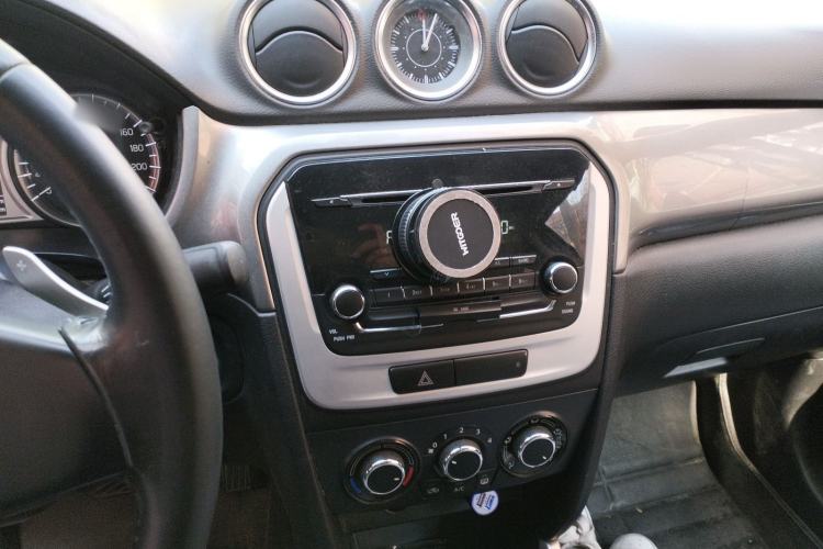Used Suzuki Vitara 2016 1.4T Automatic Two-Wheel Drive Elite Model Audio And AC Panel