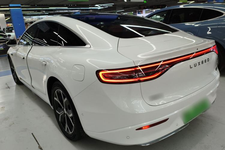 Used Hima Luxeed S7 2025 855 km Max Rear Left 45 Deg