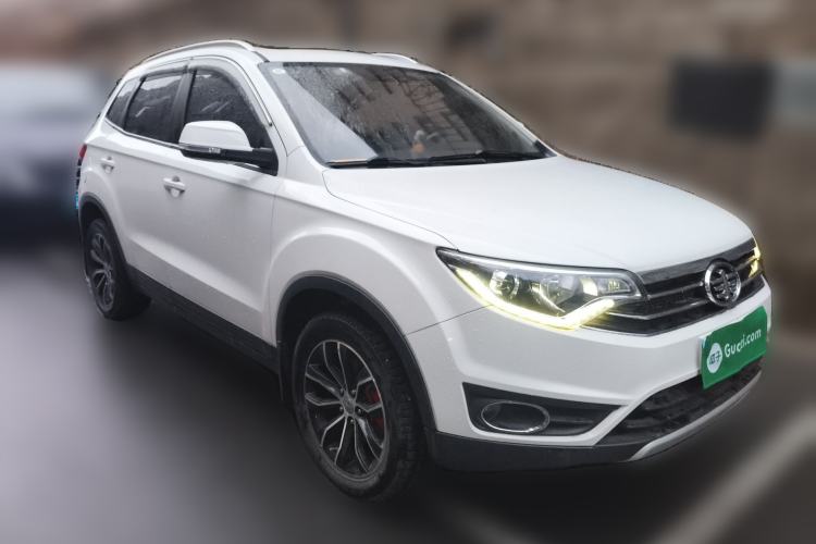 Used FAW Senya R7 2016 1.6L Manual Luxury Version Front Right 45 Deg