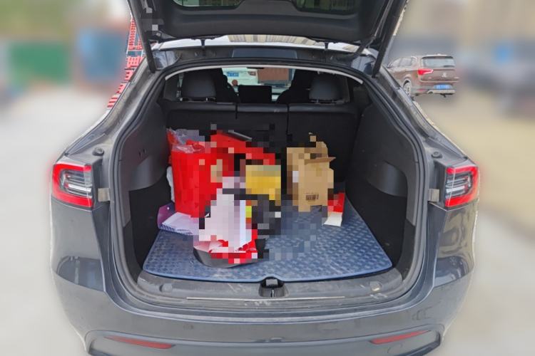 Used Tesla Model Y 2024 Long-Range All-Wheel-Drive Version Trunk