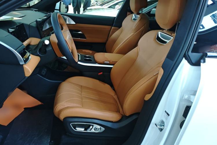 Used XPeng G9 2025 625 Long-Range Max Left Front Seat