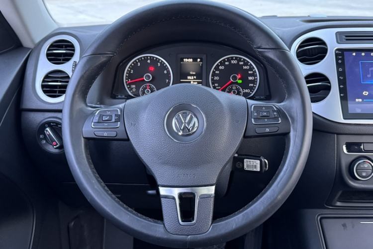 Used Volkswagen Tiguan 2017 300TSI Automatic Two-Wheel Drive Silk Road Comfort Edition Interior 10