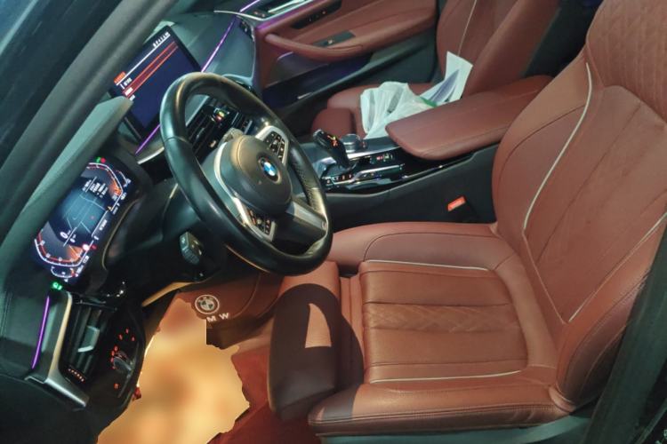 Used BMW 5 Series 2022 Second Facelift 530Li Luxury Version M Sport Package Left Front Seat