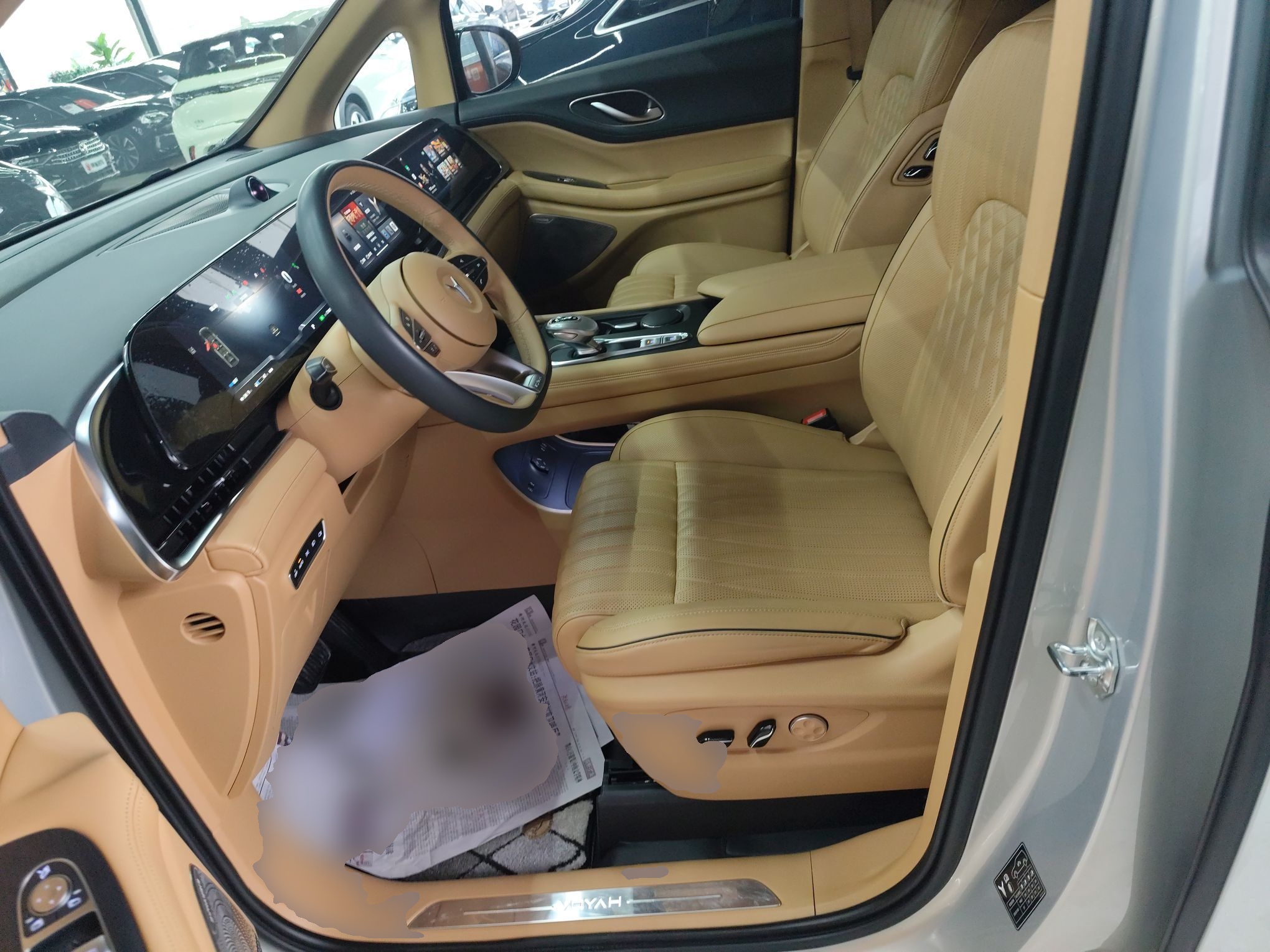 المقاعد الأمامية داخل السيارة