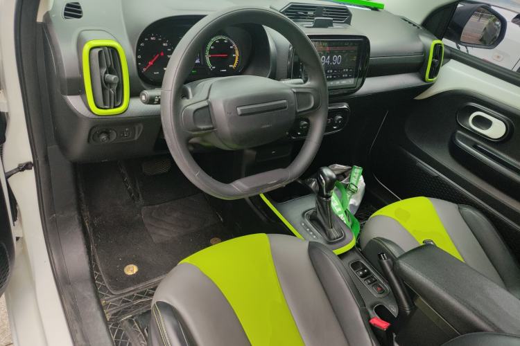 Used Roewe Clever 2021 302 km New Four-Seater Super-Efficient Version Center Console