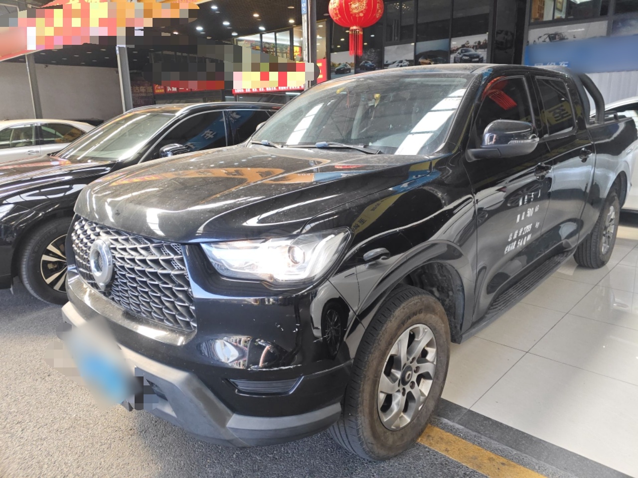 Под передней частью автомобиля