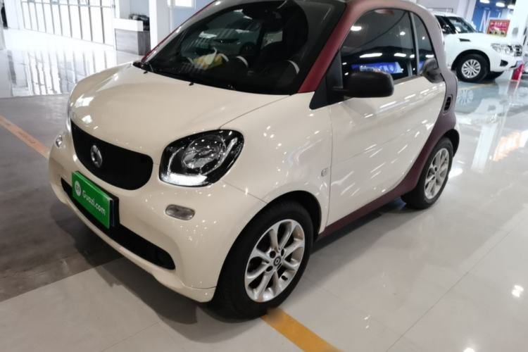 Used smart fortwo 2015 1.0L 52 kW hardtop Dynamic version