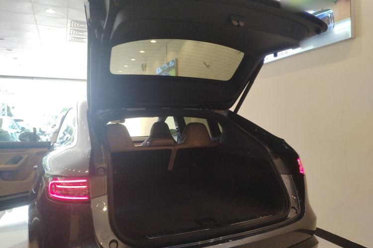 Used Hima Luxeed R7 2026 Model Range-Extending Ultra Trunk