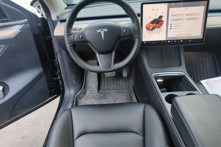 Used Tesla Model Y 2021 Revised Version 2 Long-Range All-Wheel-Drive Edition Steering Wheel