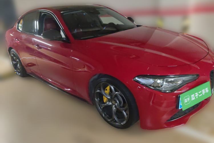 Used Alfa Romeo Giulia 2020 2.0T 280HP Midnight Phantom Limited Edition Front Right 45 Deg