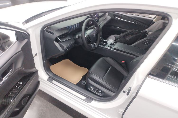 Used Toyota Camry 2024 Dual-Motor 2.0 HG Premium Edition Driver Seat