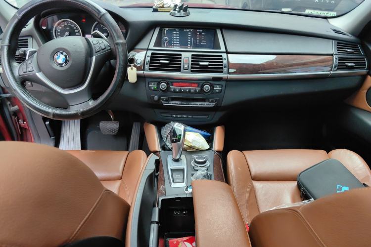 Used BMW X6  Center Console