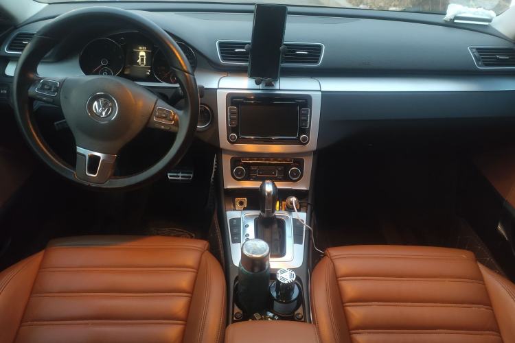 Used Volkswagen FAW-Volkswagen CC 2011 1.8TSI Luxury Model Center Console