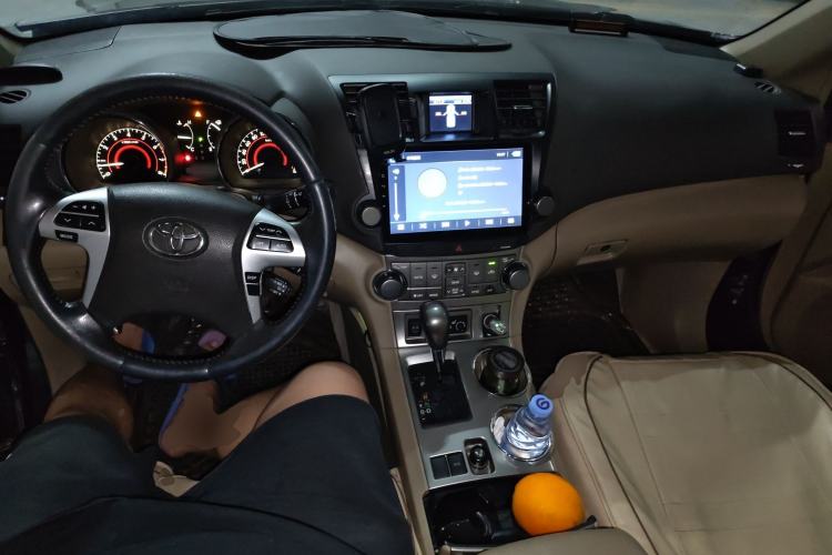 Used Toyota Highlander 2012 2.7L Two-Wheel Drive 7-Seater Luxury Edition Center Console