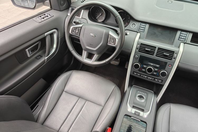 Used Land Rover Discovery Sport 2018 240 PS SE Version Interior 7