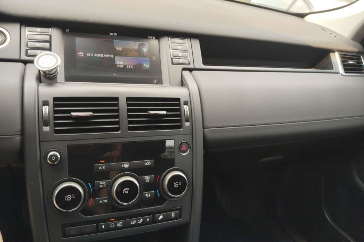 Used Land Rover Discovery Sport 2018 200 PS PURE Edition Center Console