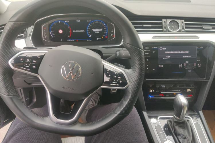 Used Volkswagen Magotan 2023 2 Million Units Commemorative Edition 330TSI DSG Luxury Version Center Console