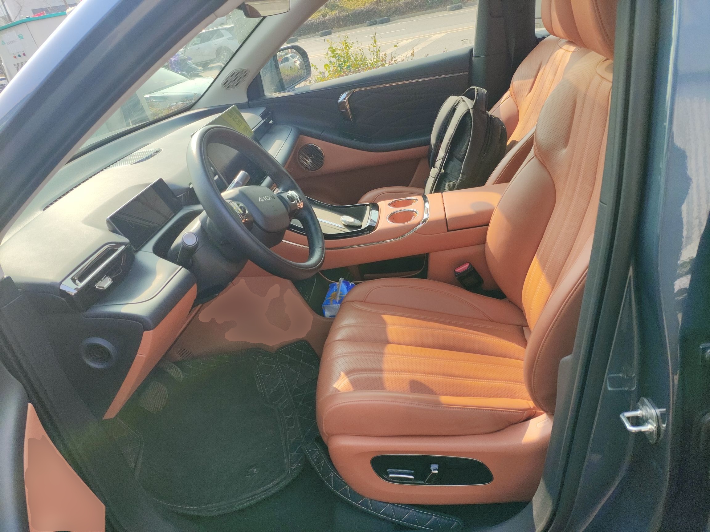 المقاعد الأمامية داخل السيارة