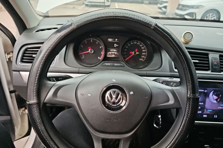 Used Volkswagen Lavida 2015 1.6L Automatic Fashion Edition Steering Wheel