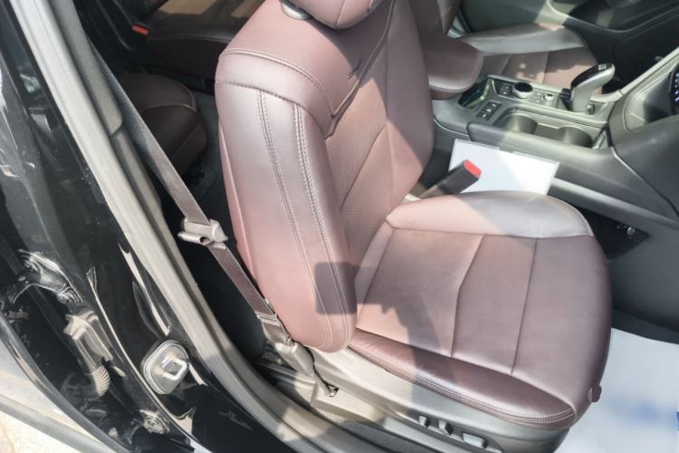 Used Cadillac XT6 2022 2.0T Six-Seater Two-Wheel-Drive Luxury Version Right Front Seat