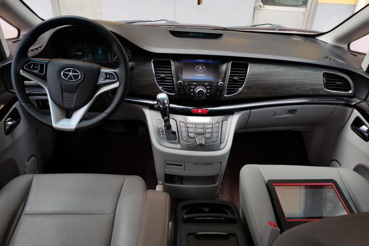 Used JAC Refine M5 2013 2.0T Gasoline Automatic Business Edition
