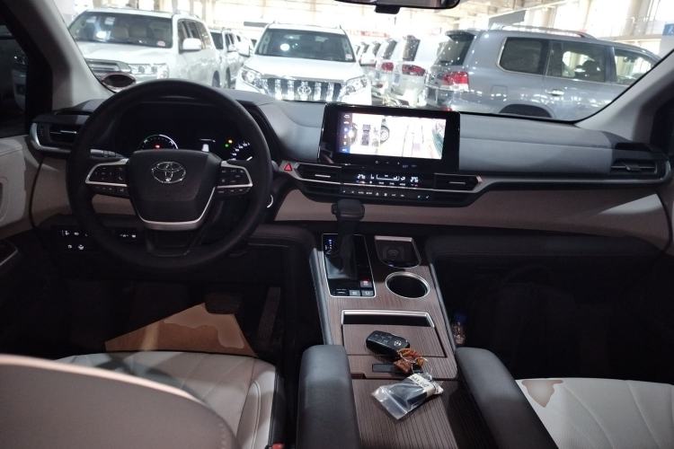 Used Toyota SIENNA 2024 2.5L Hybrid Comfort Edition Center Console