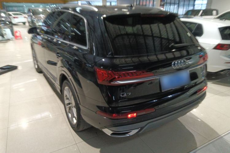 Used Audi Q7 2021 45 TFSI quattro S line Sport model
