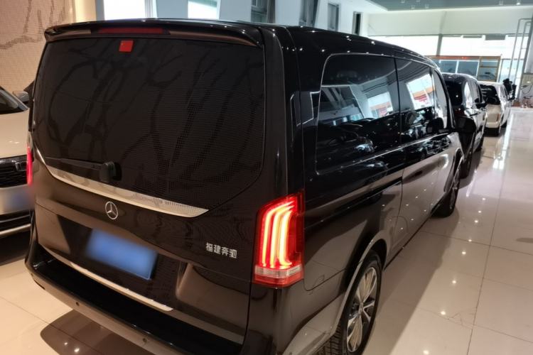 Used Mercedes-Benz V-Class 2021 V 260 Avantgarde Edition Rear Right 45 Deg