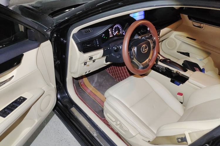 Used Lexus ES 2013 300h Elite Edition