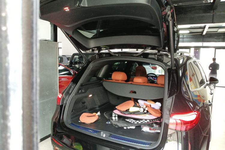 Used Mercedes-Benz GLC 2024 Facelifted GLC 260 L 4MATIC Luxury Version 5 Seats