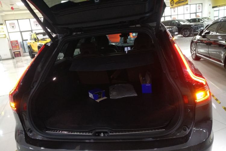 Used Volvo V90 2024 Cross Country B5 AWD Smart Range Edition