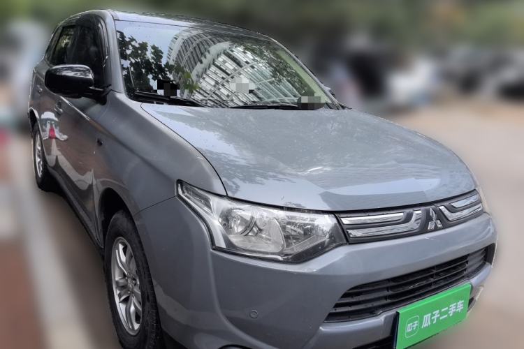 Used Mitsubishi Outlander 2013 2.0L Two-Wheel Drive Sport Navigation Version 5 Seats
