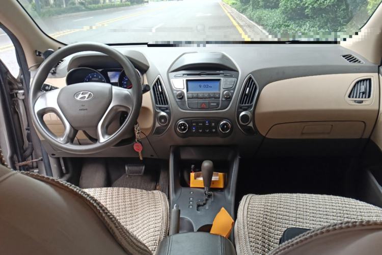 Used Hyundai ix35 2010 2.0L Automatic Two-Wheel Drive New Edition GL Center Console