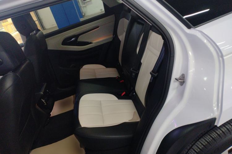 Used Land Rover Range Evoque New Energy 2023 Aurora L P300e Plug-in Hybrid Electric Version Left Rear Seat