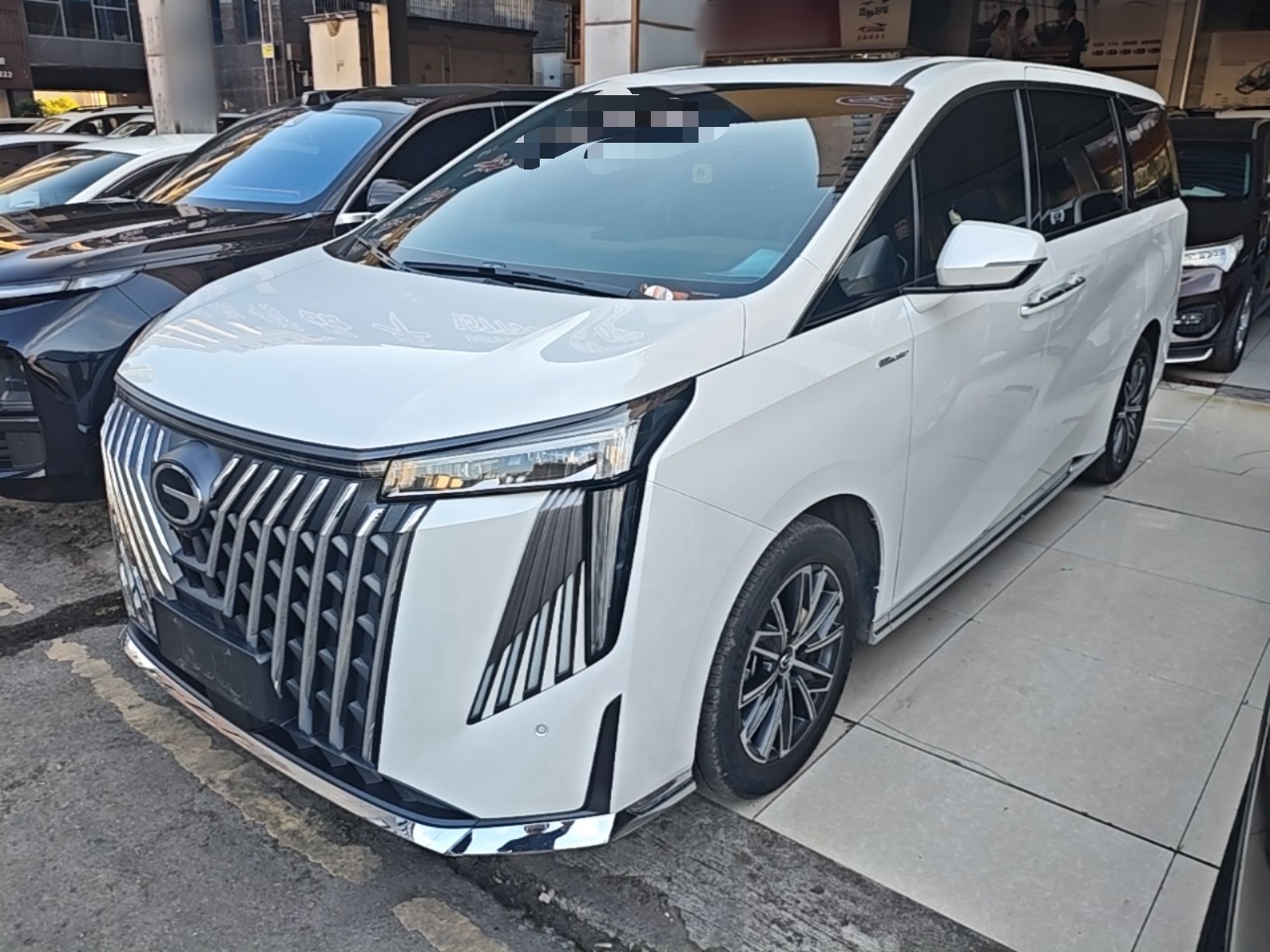 Unter der Vorderseite des Autos