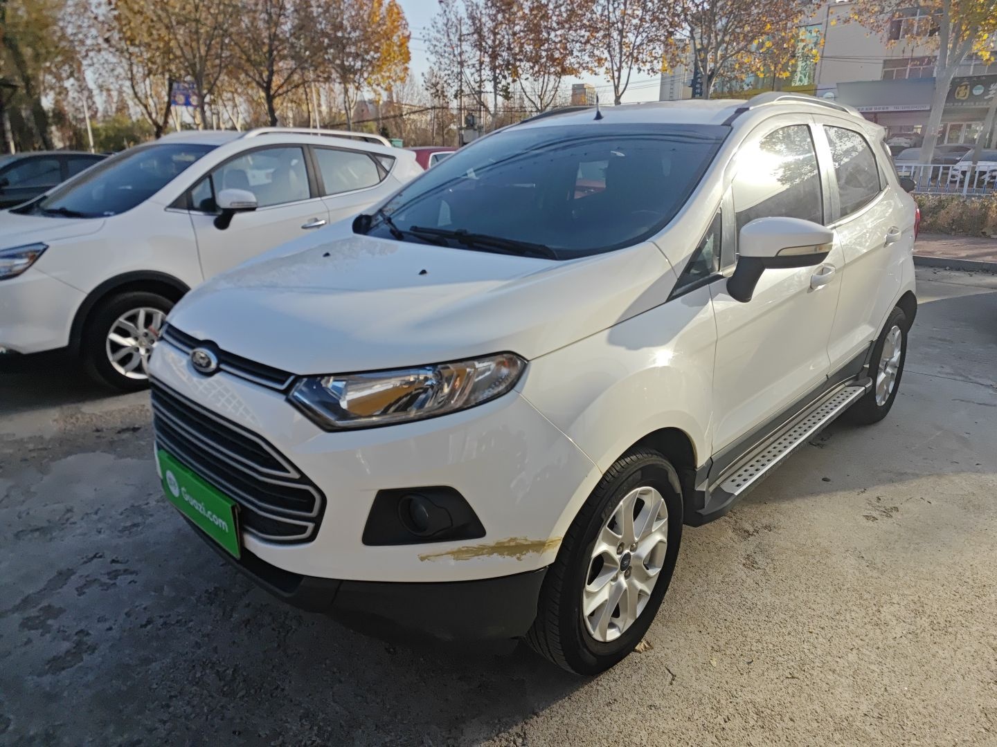 Под передней частью автомобиля