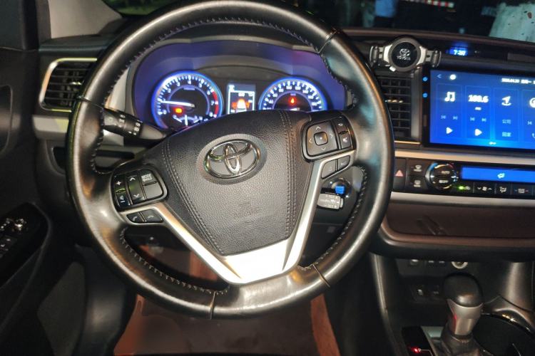 Used Toyota Highlander 2018 2.0T Four-Wheel Drive Prestige Version 7 Seats China VI Standard