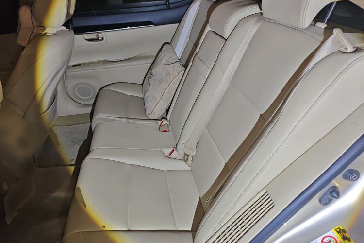 Used Lexus ES 2013 300h Elite Edition