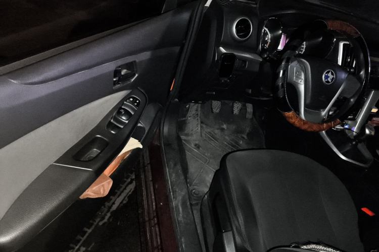 Used Venucia T70 2015 2.0L Manual RuiQu Version
